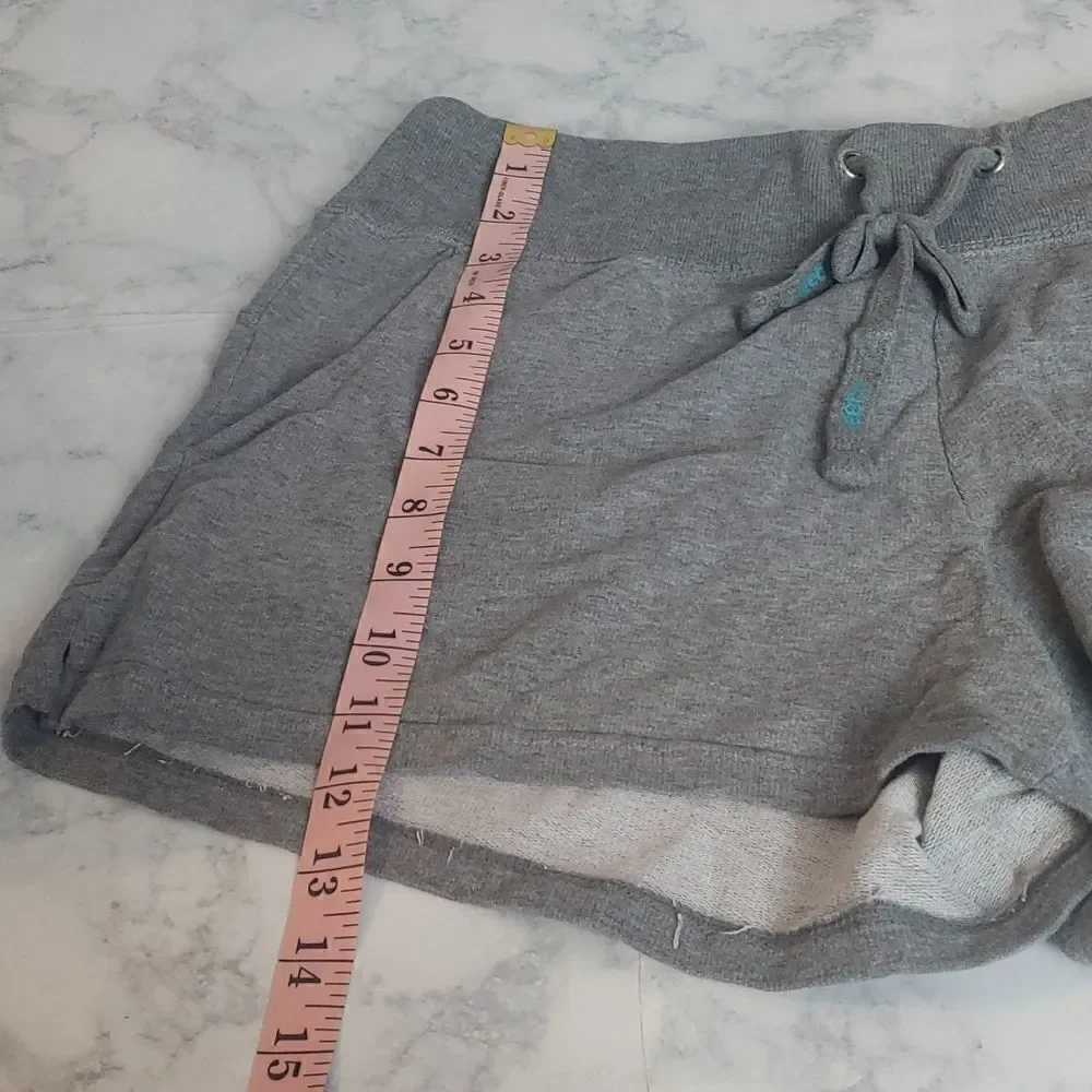 Reebok  Shorts‎